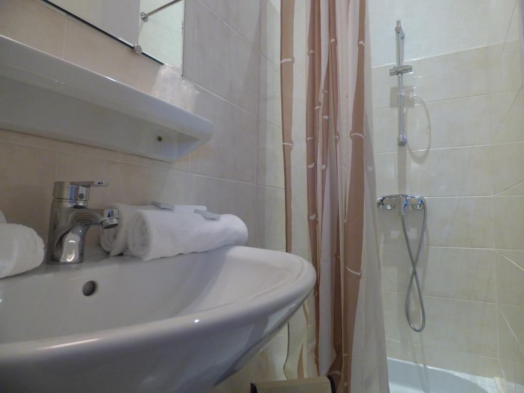 Hotel Saint Jean Vals-les-Bains Habitación foto