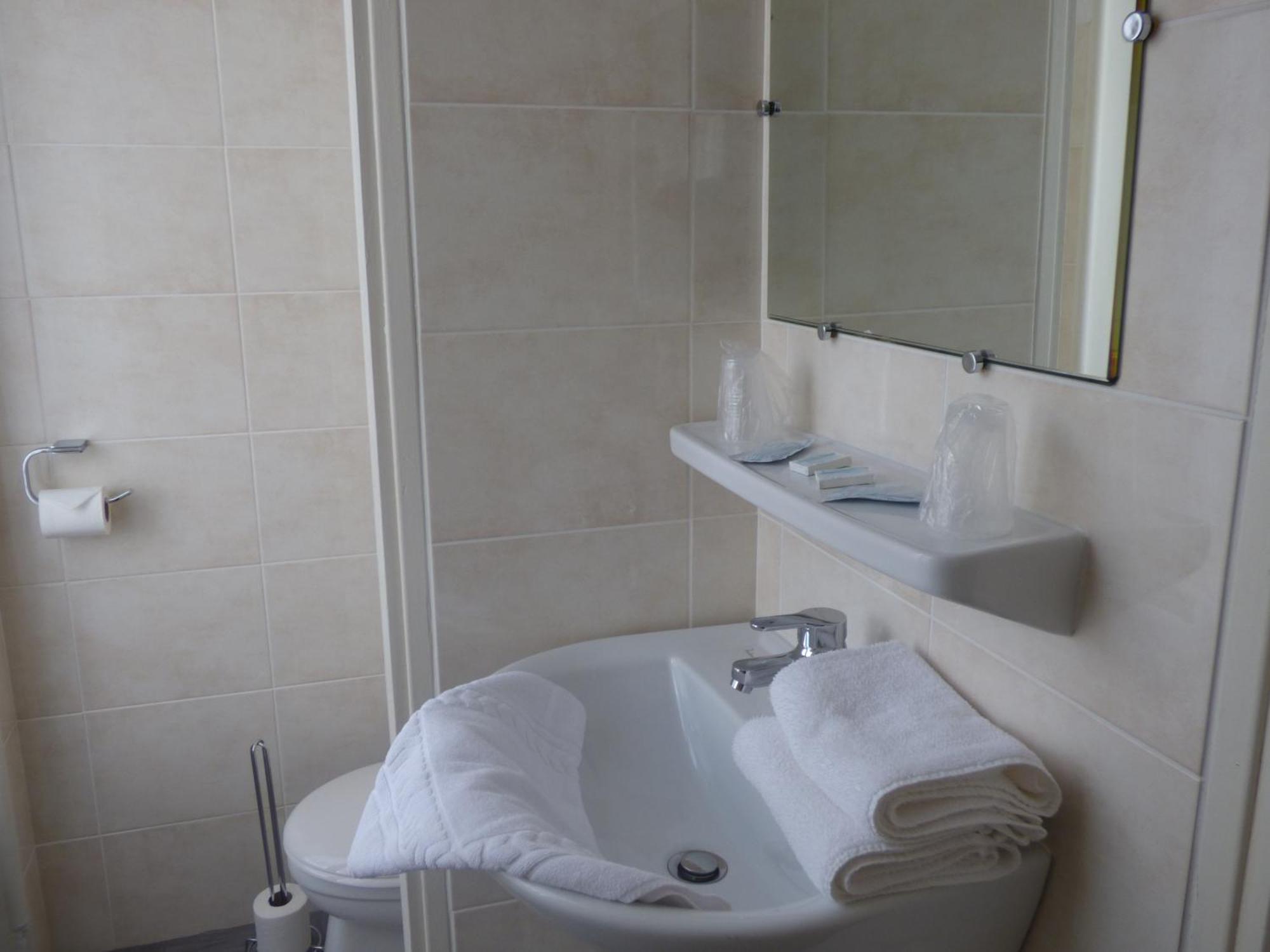 Hotel Saint Jean Vals-les-Bains Habitación foto